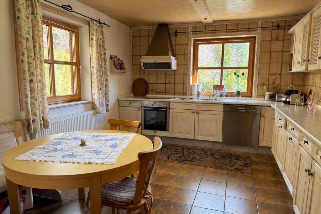 Romantisches Alpenchalet - Mit Sauna Und Kamin - Ruhig Und Zentral 바트톨즈 외부 사진
